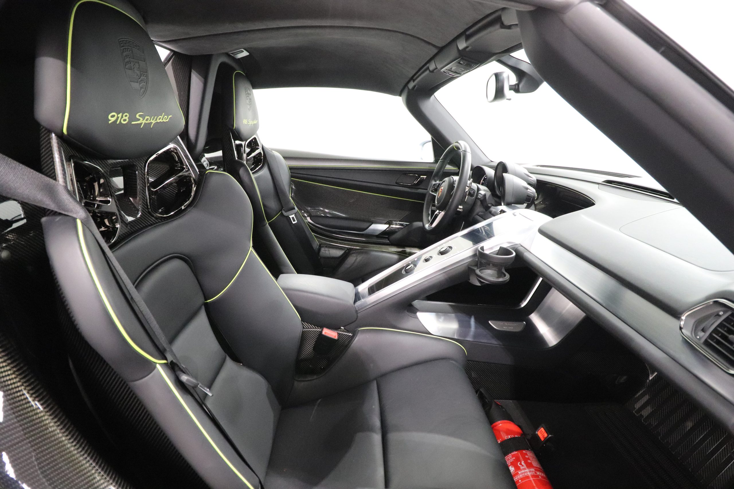 2016 Porsche 918 Spyder Weissach Package, 19/20