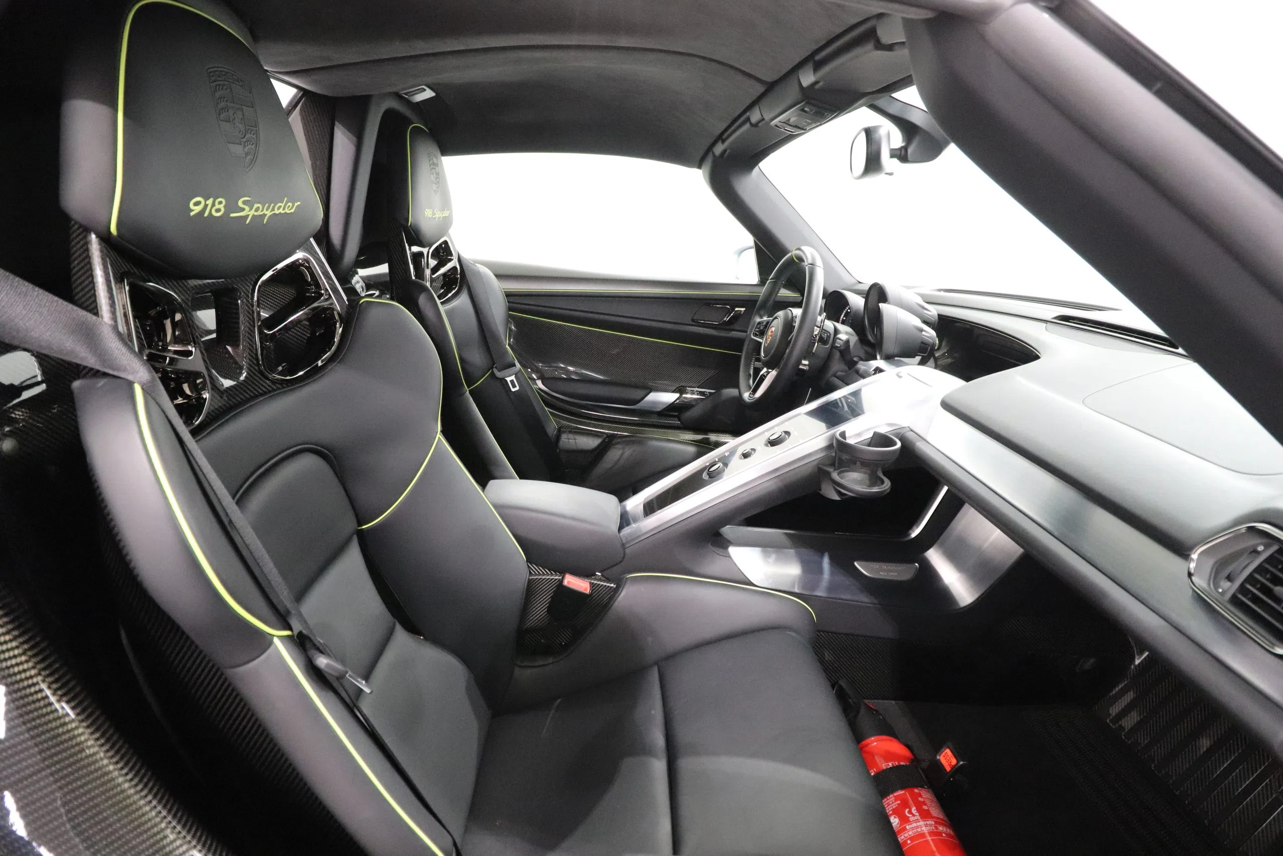 2016 Porsche 918 Spyder Weissach Package interior