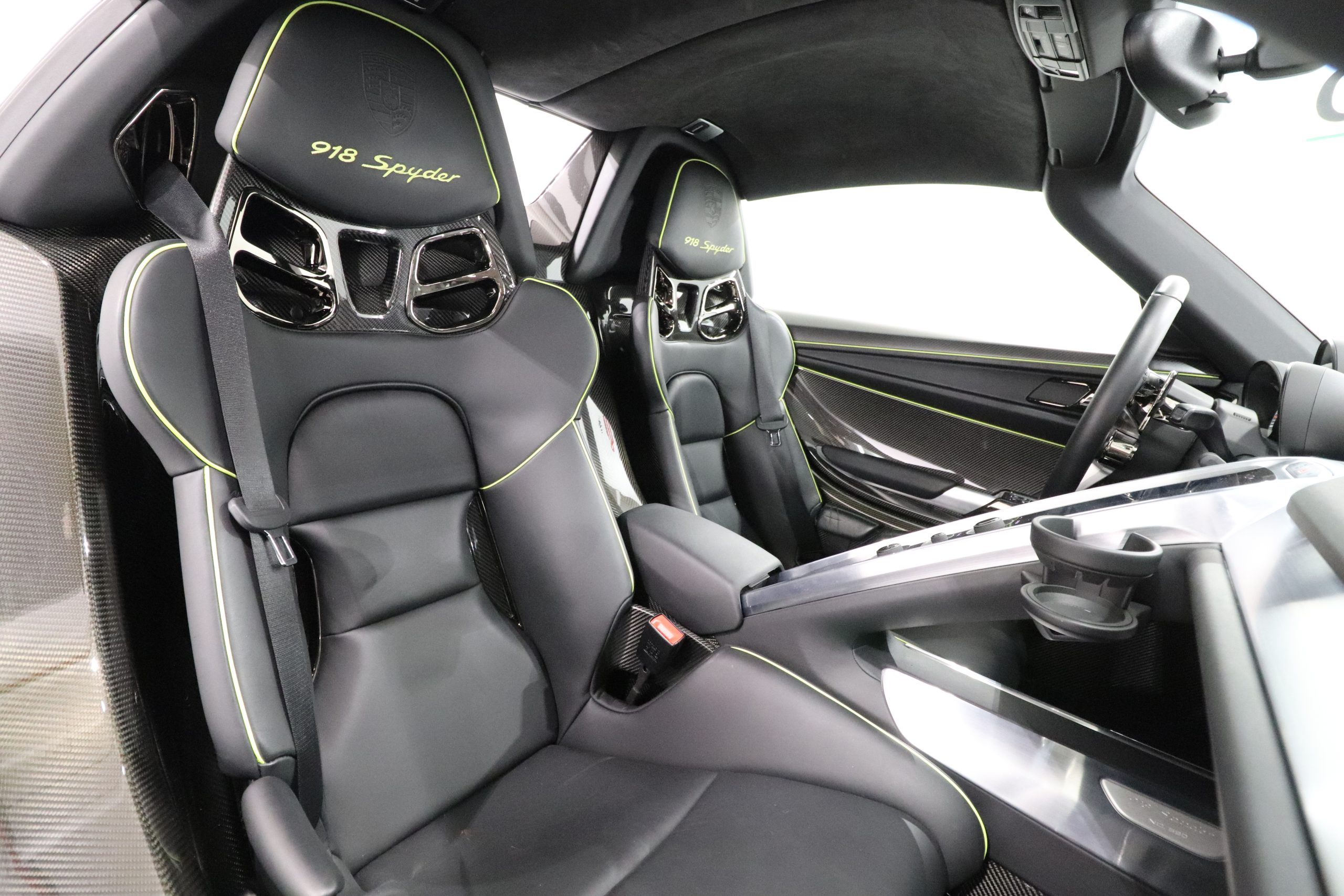 2016 Porsche 918 Spyder Weissach Package, 20/20