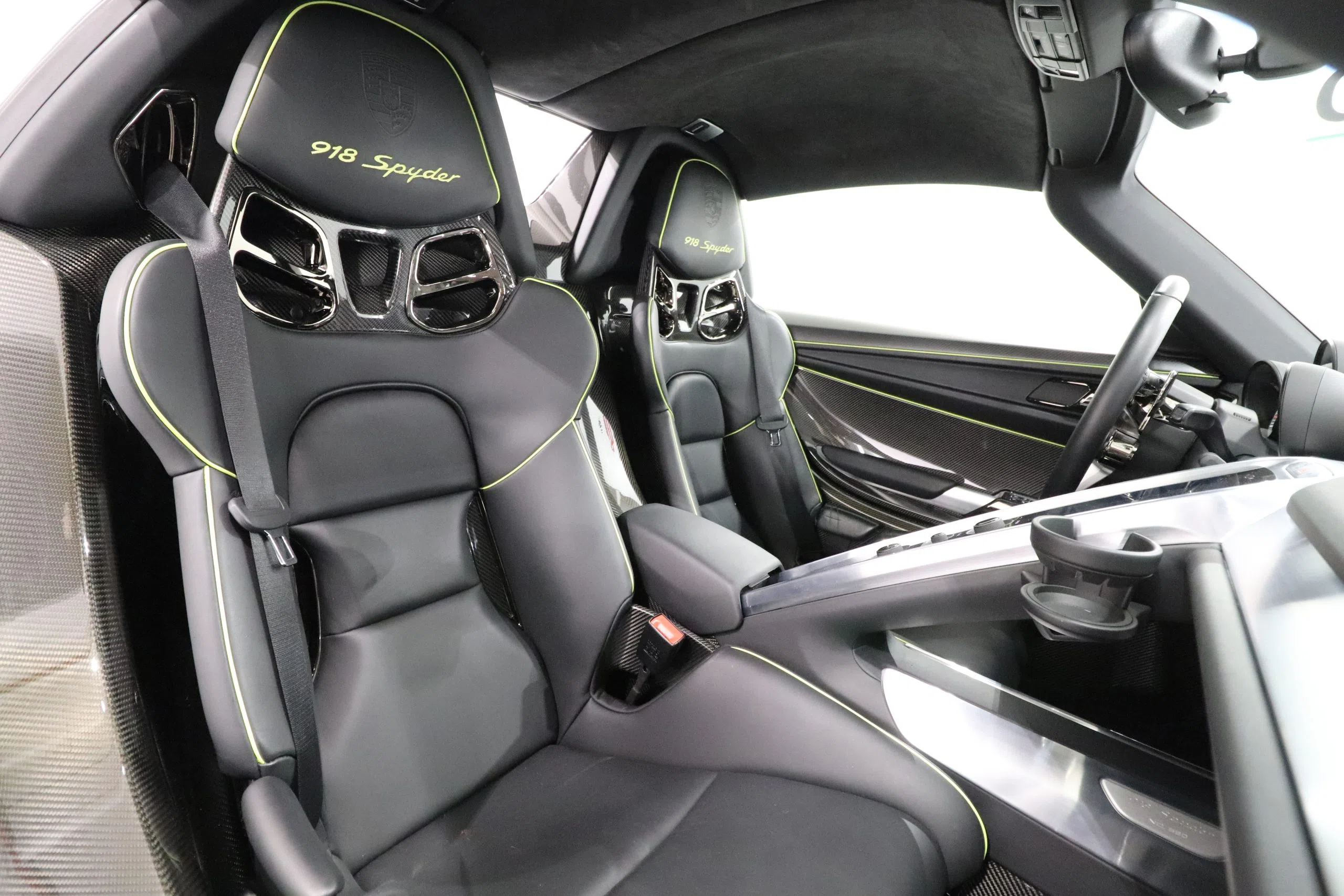 2016 Porsche 918 Spyder Weissach Package interior, seats