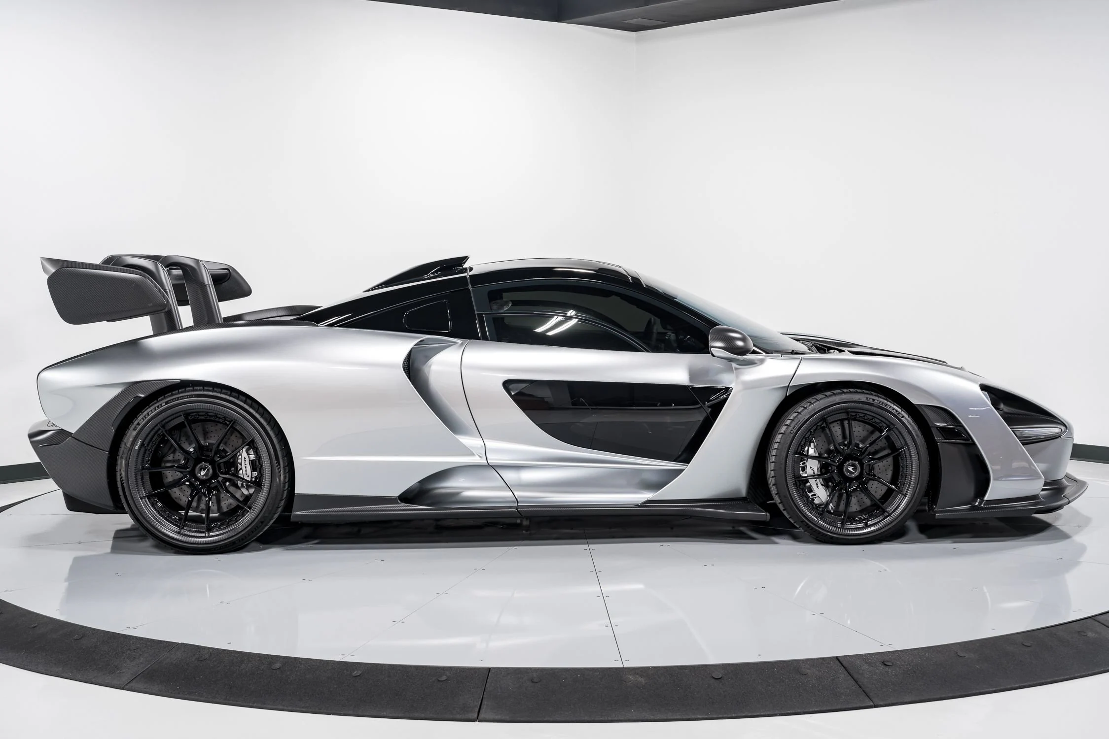 2019 McLaren Senna, 2/20