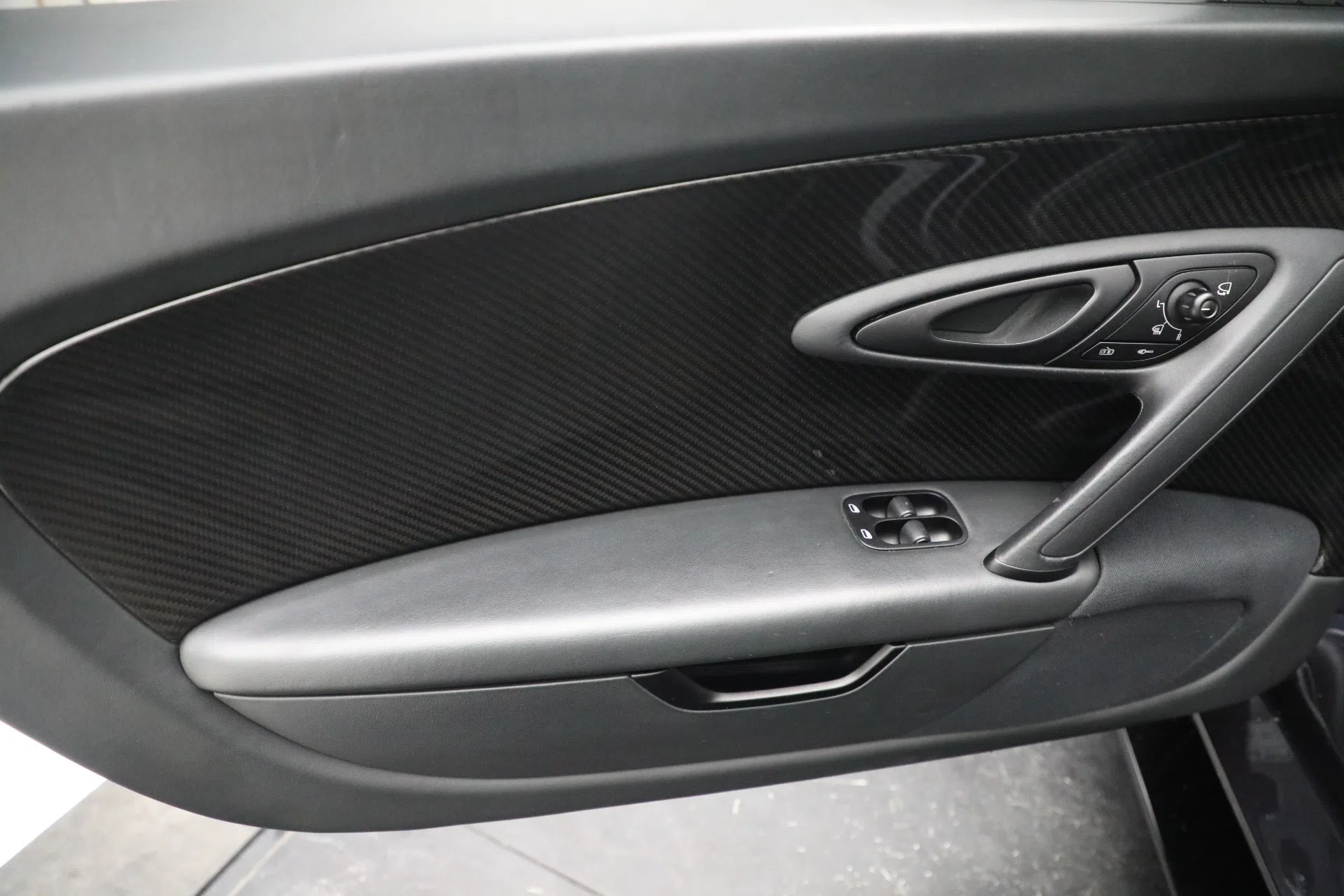 2012 Bugatti Veyron 16.4 Super Sport interior, door panel