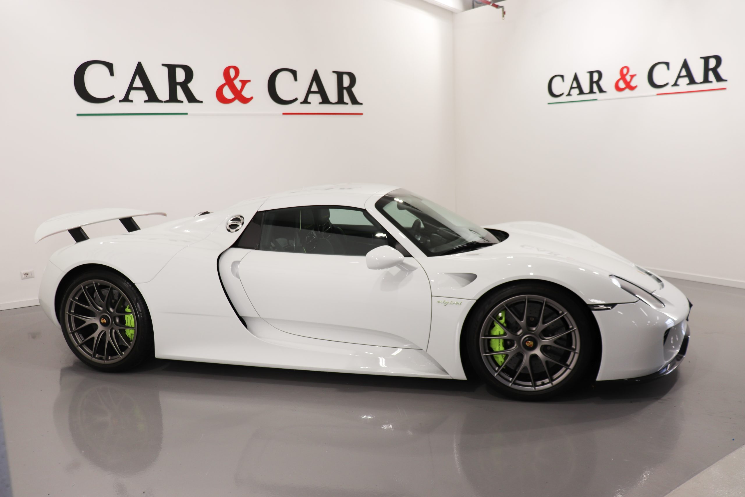 2015 Porsche 918 Spyder, 2/15