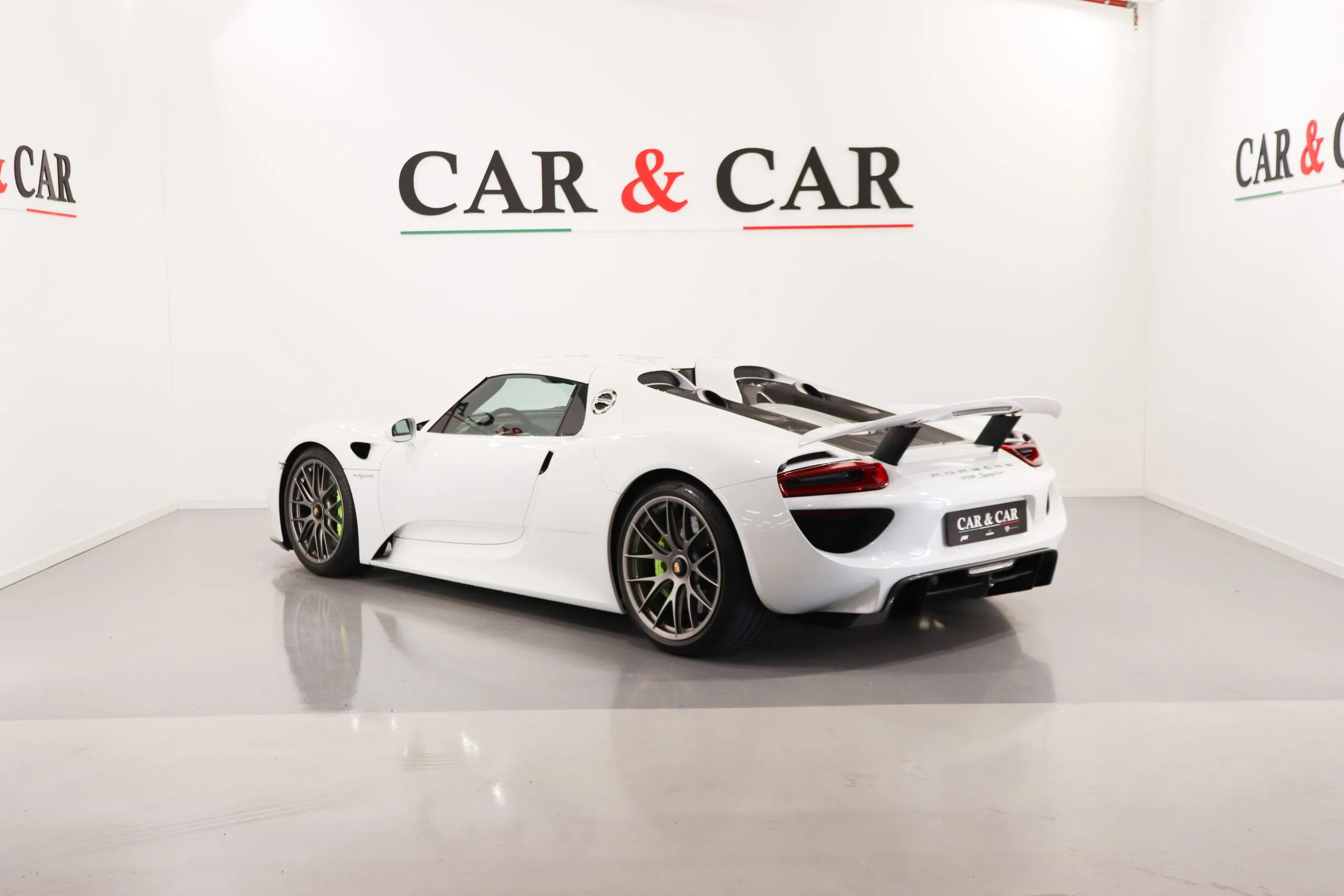 2015 Porsche 918 Spyder for sale, exterior, Bianco