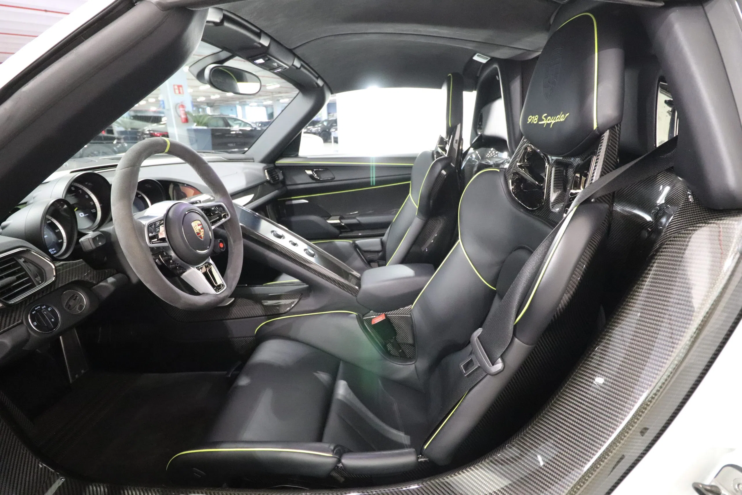 2015 Porsche 918 Spyder interior, Pelle Nera