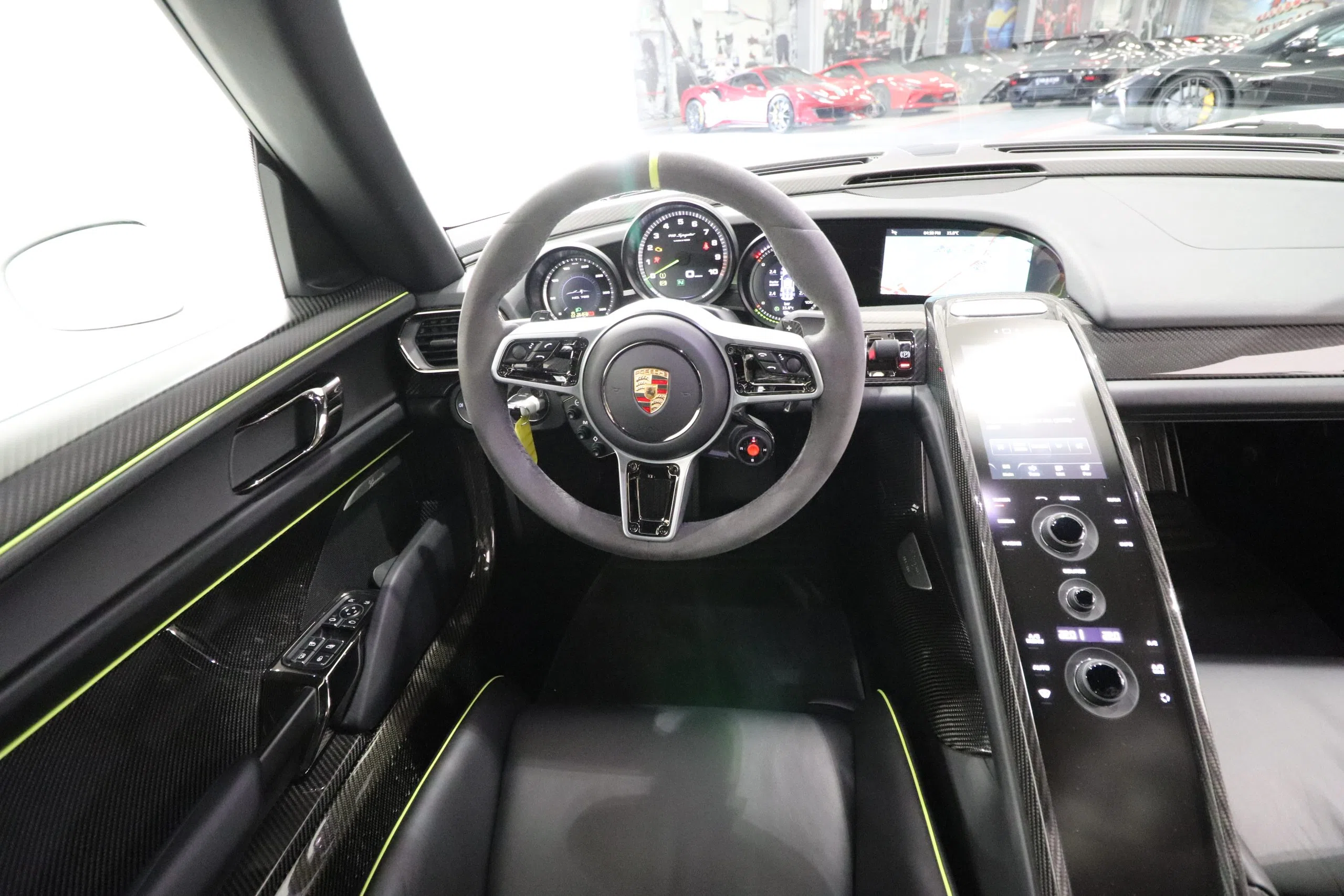 2015 Porsche 918 Spyder interior, dashboard, Pelle Nera