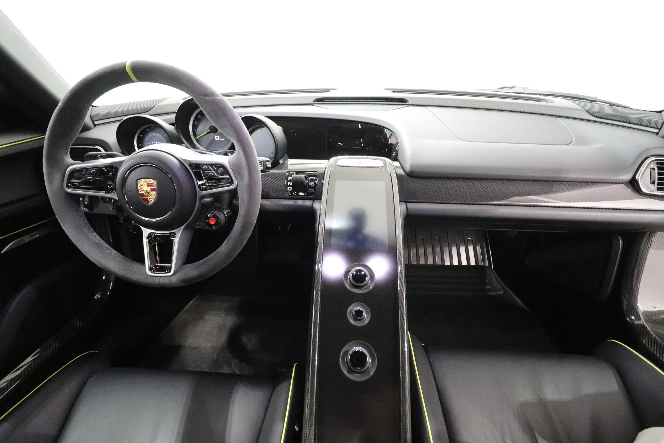 2015 Porsche 918 Spyder interior, dashboard, Pelle Nera