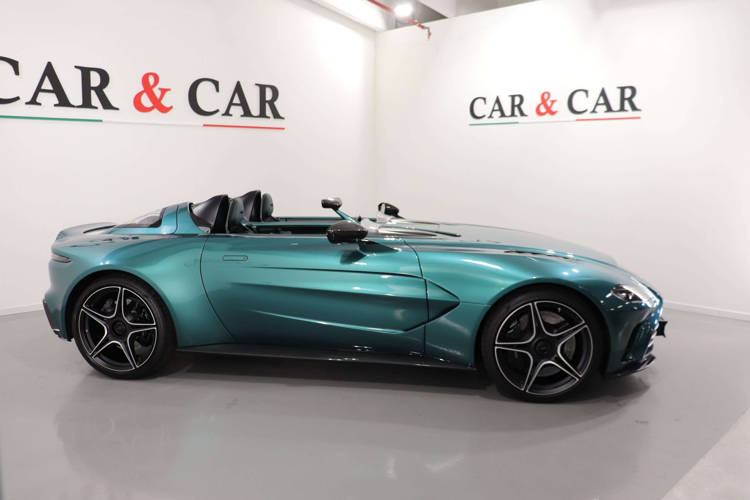 Aston Martin V12 Speedster DBR1 Package, 10/19