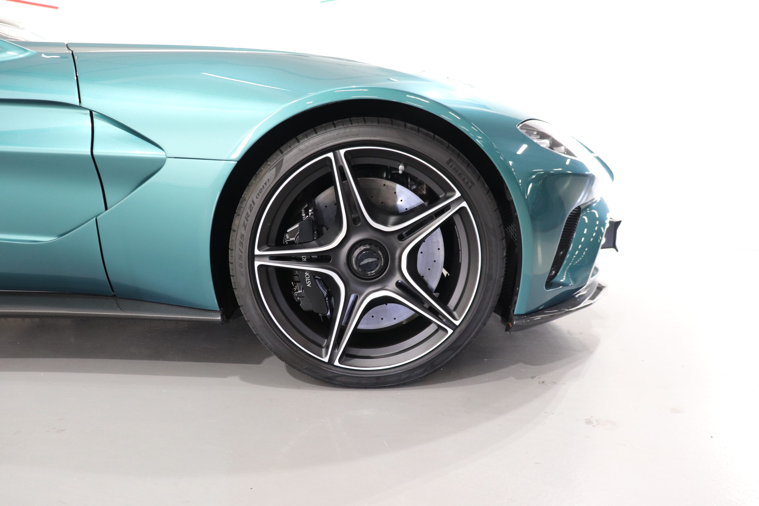 Aston Martin V12 Speedster DBR1 Package, 11/19