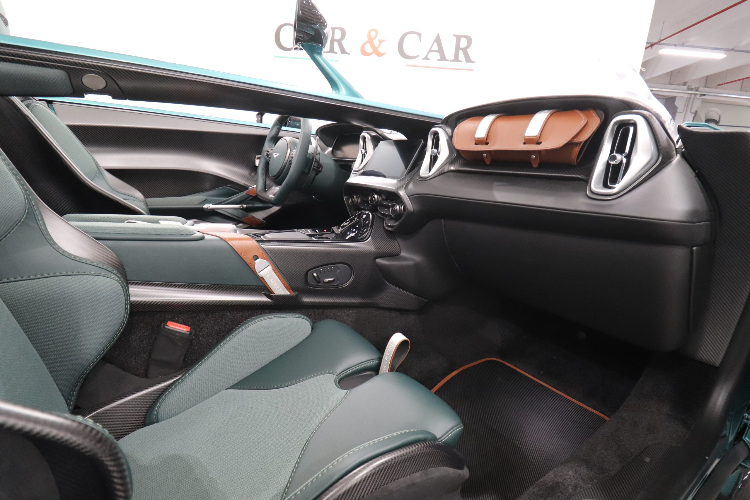Aston Martin V12 Speedster DBR1 Package, 16/19