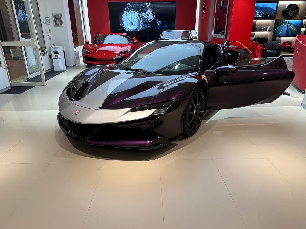 2023 Ferrari SF90 Assetto Fiorano, 2/4