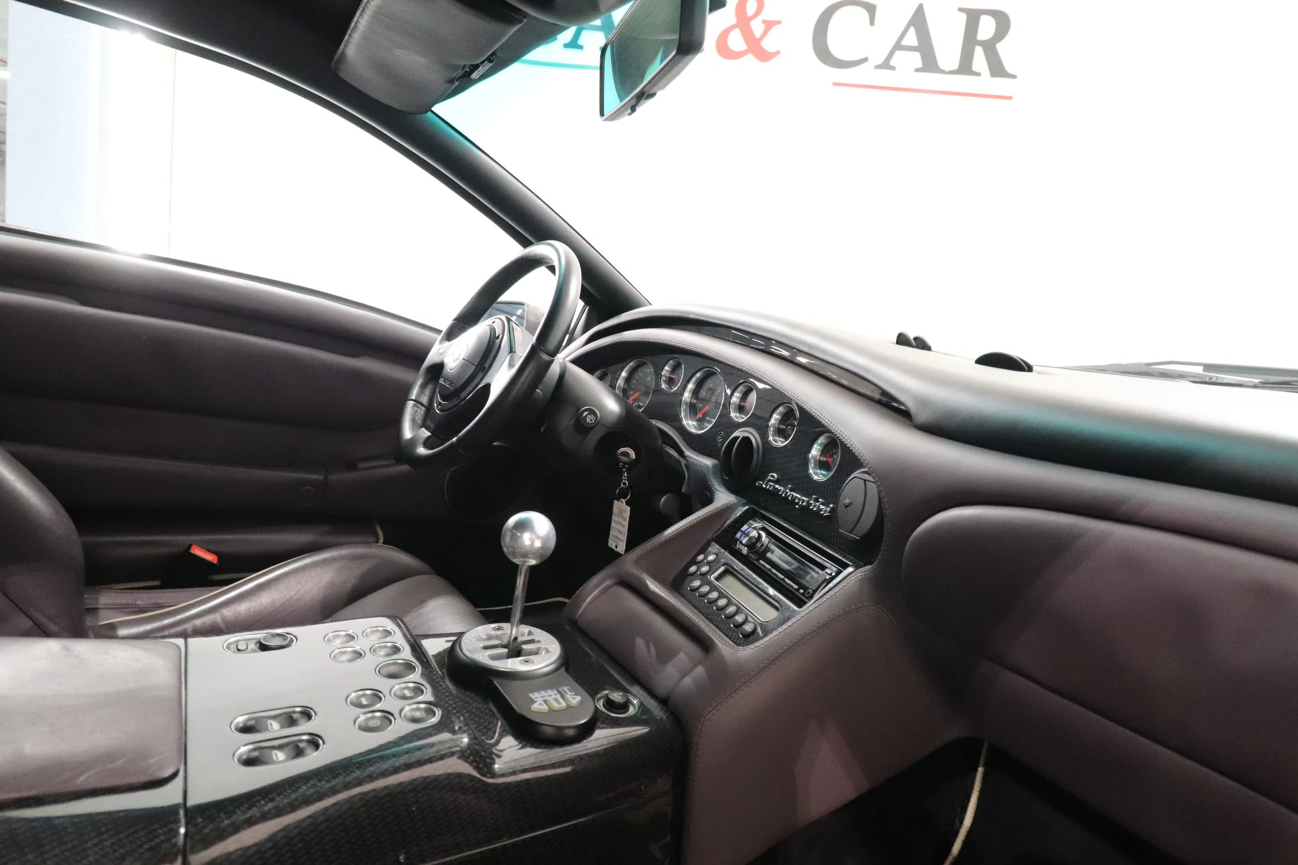 2000 Lamborghini Diablo 6.0 VT interior, dashboard, Pelle viola Myra