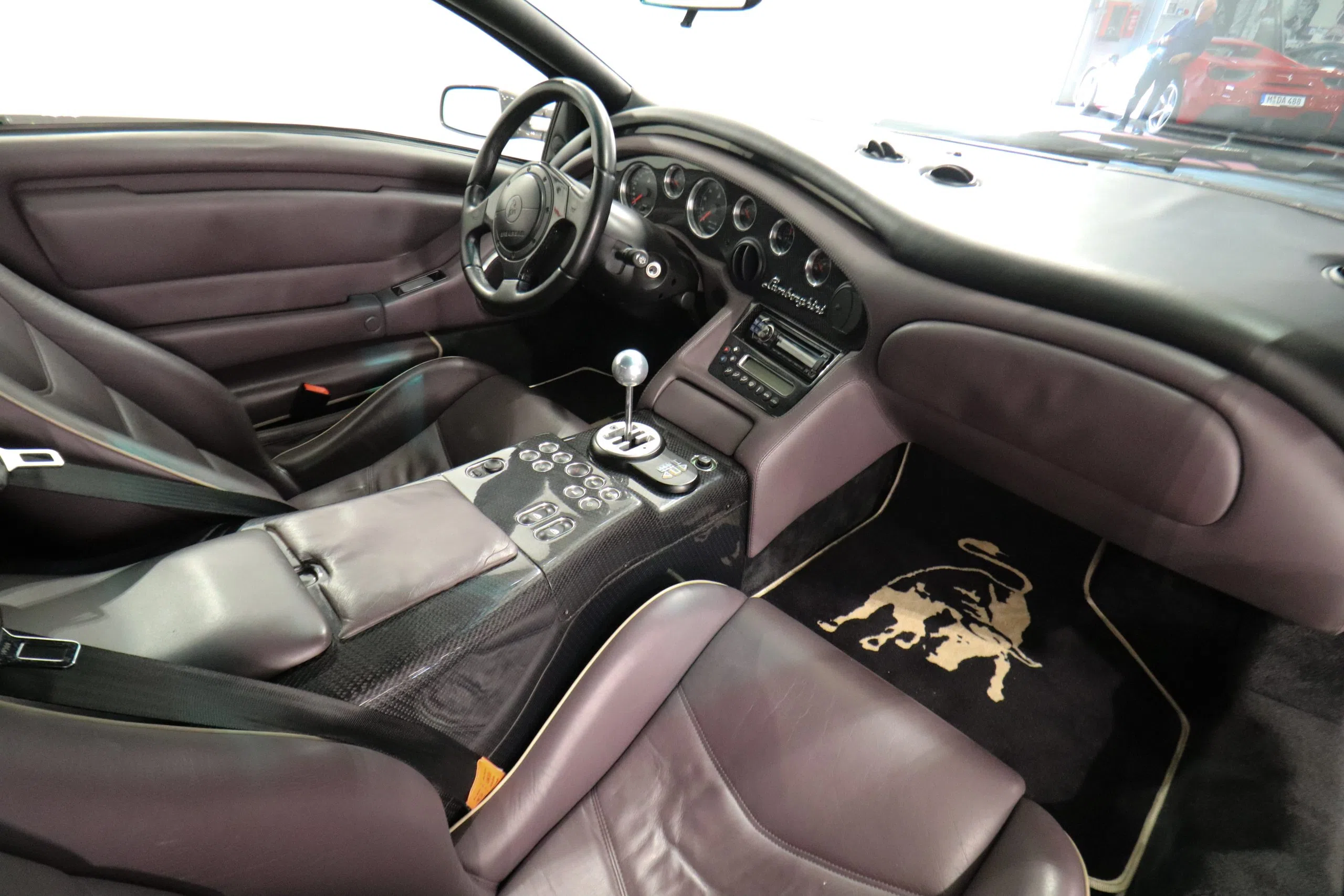 2000 Lamborghini Diablo 6.0 VT interior, Pelle viola Myra