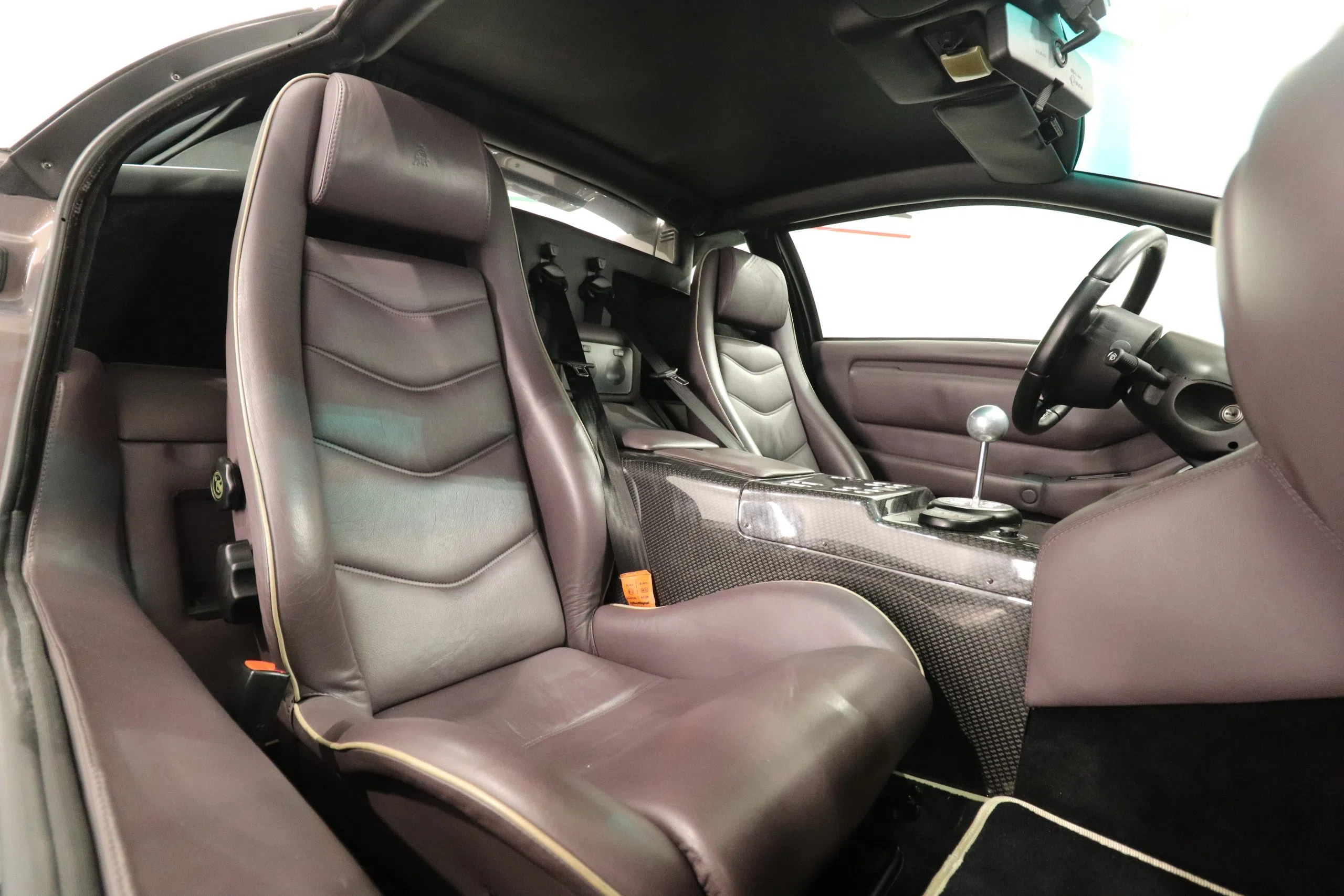 2000 Lamborghini Diablo 6.0 VT interior, seats, Pelle viola Myra