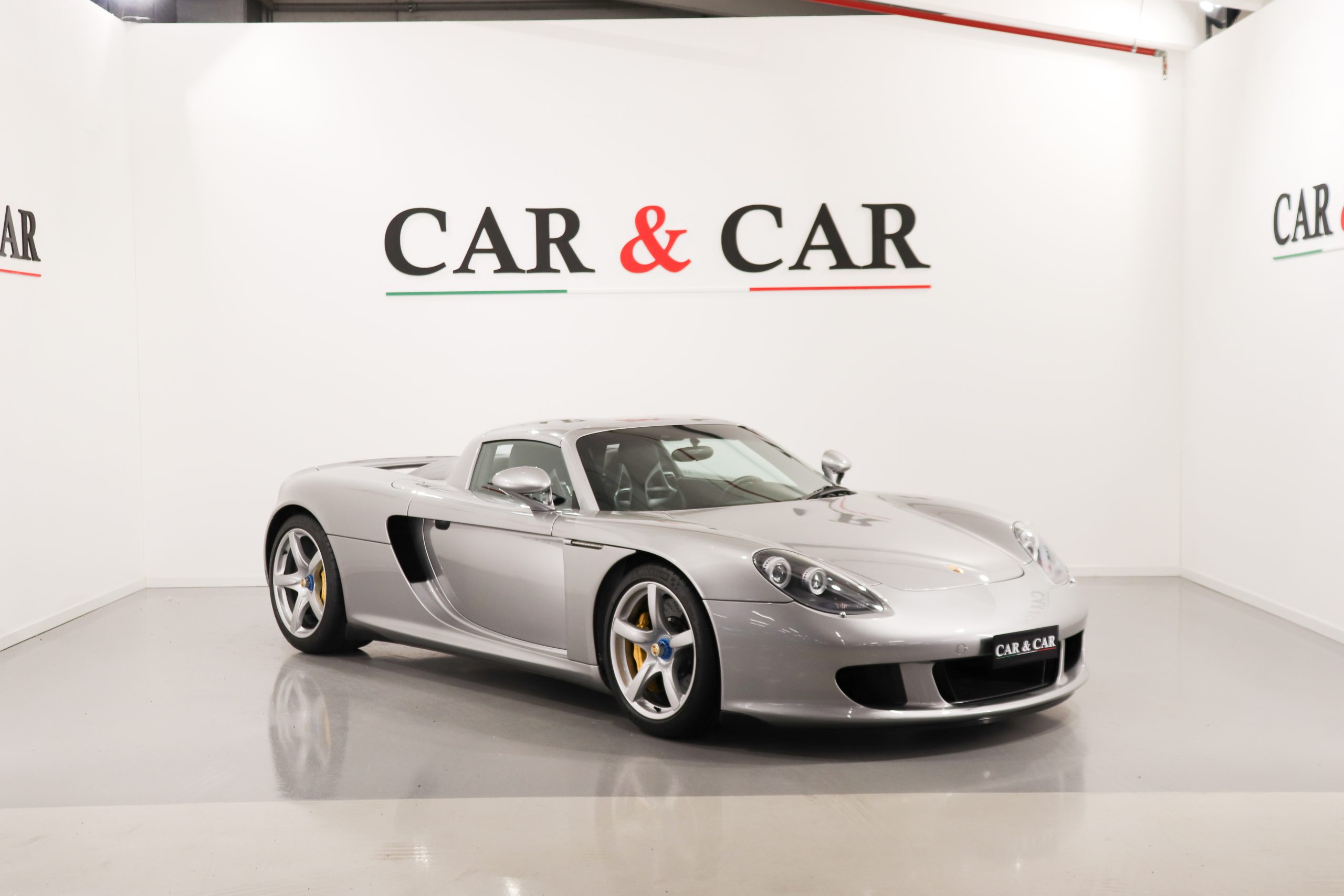 2005 Porsche Carrera GT, 2/16