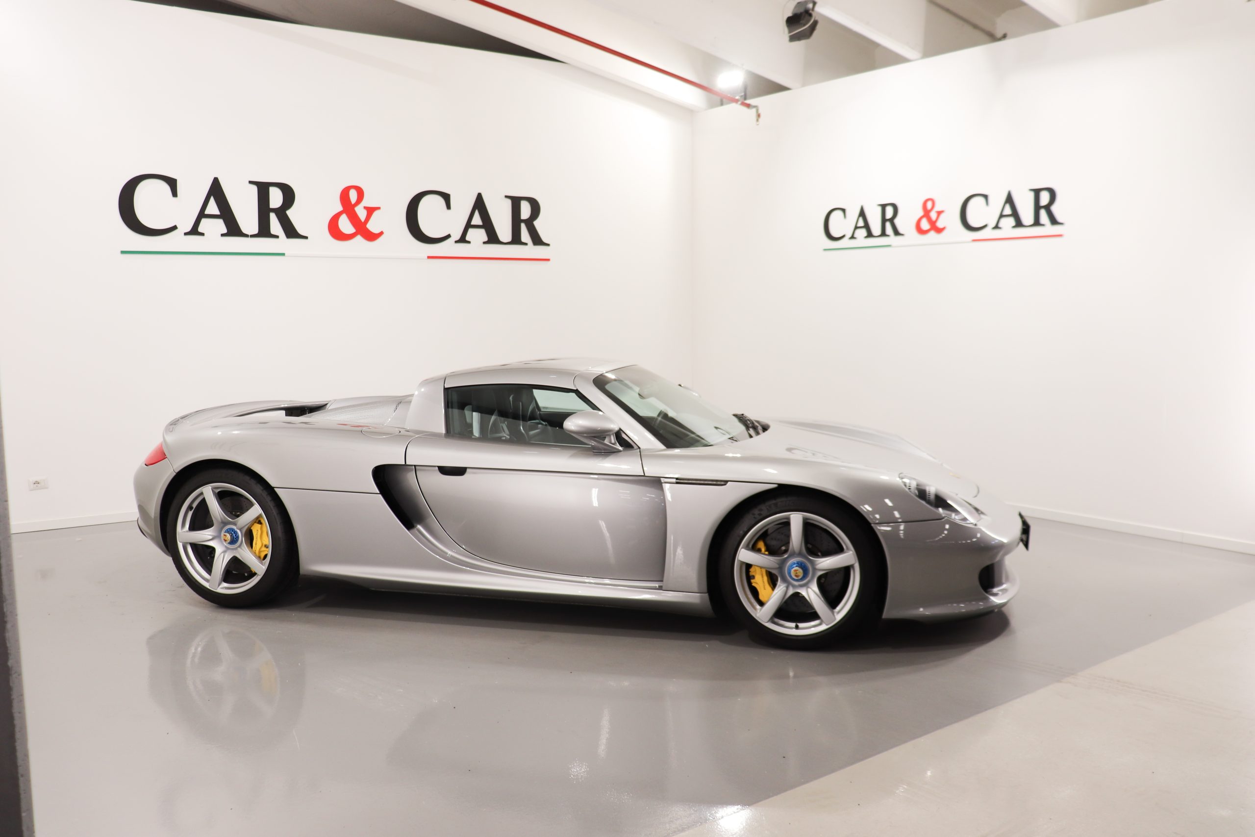 2005 Porsche Carrera GT, 6/16