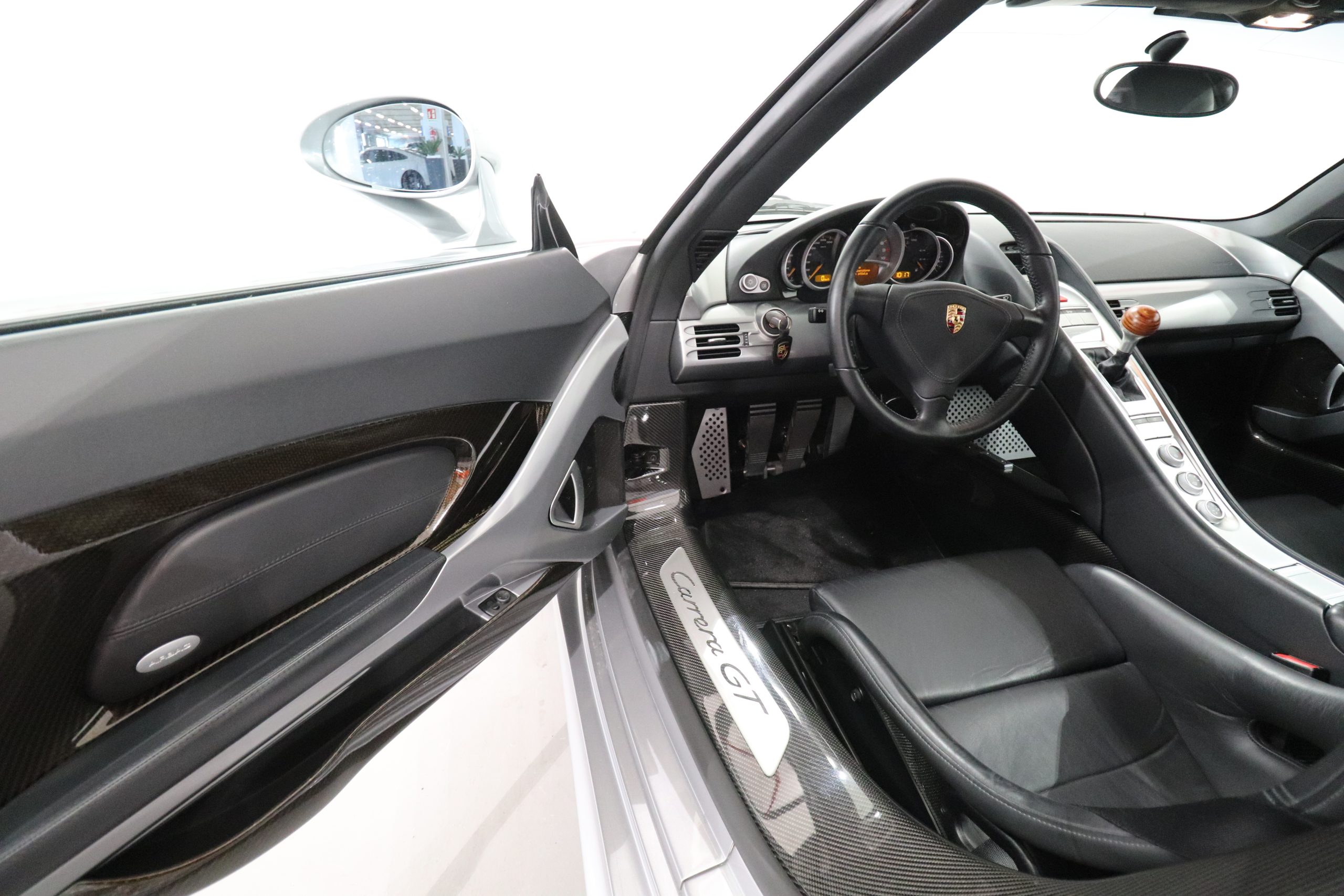 2005 Porsche Carrera GT, 9/16
