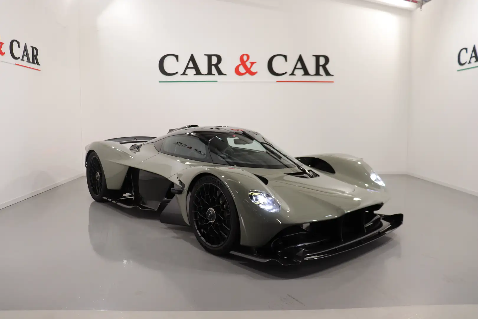 2023 Aston Martin Valkyrie, 2/15