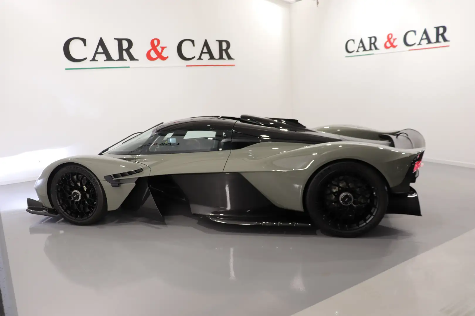 2023 Aston Martin Valkyrie, 3/15