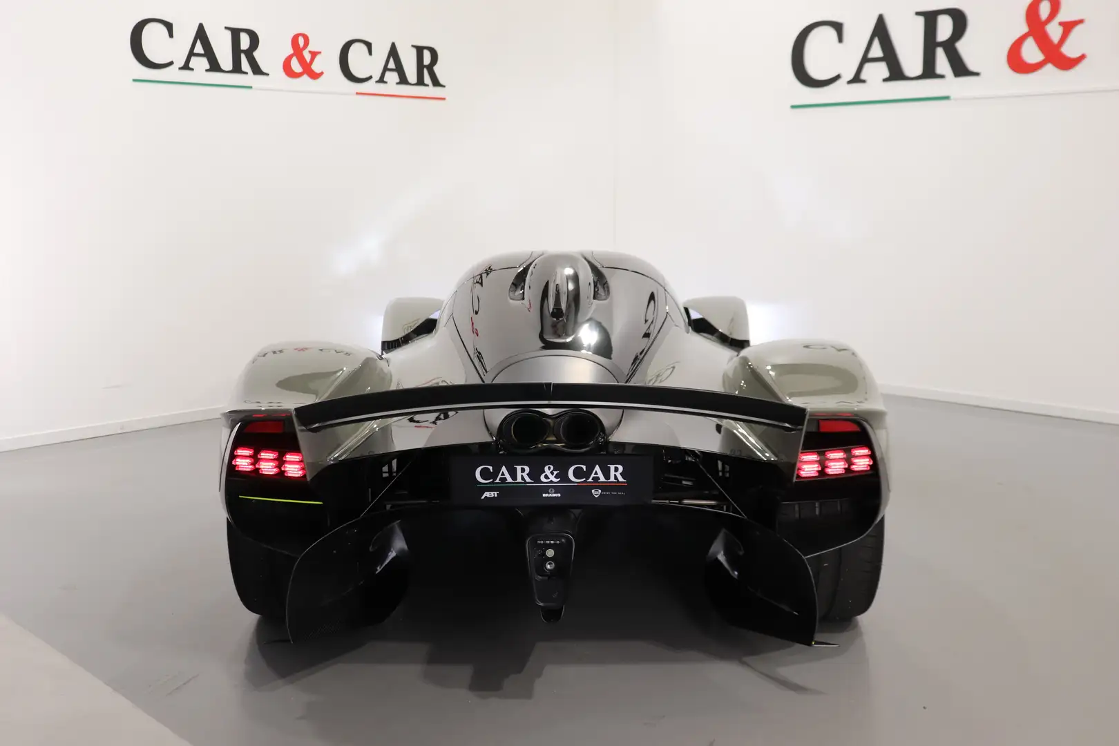 2023 Aston Martin Valkyrie, 5/15