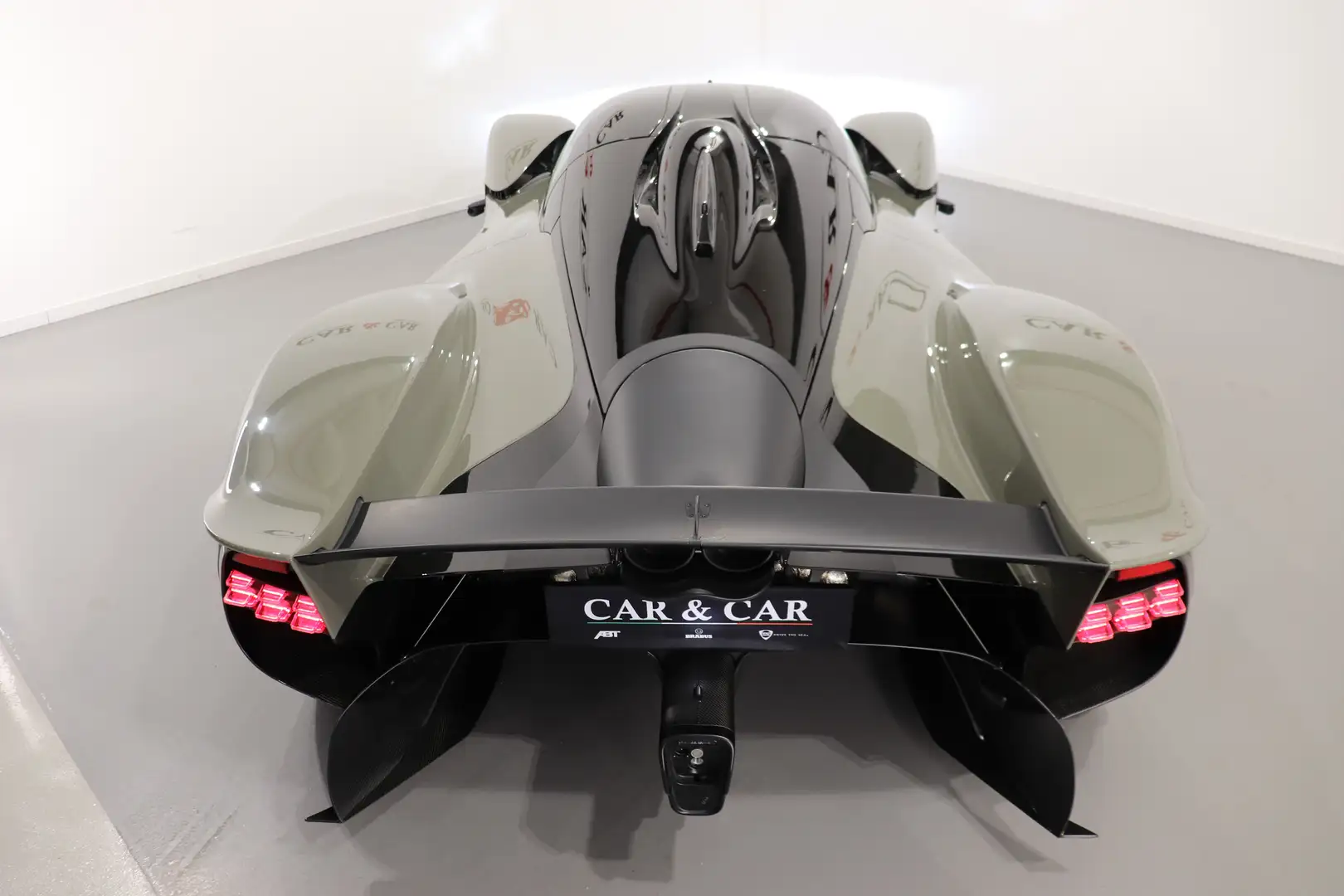 2023 Aston Martin Valkyrie, 6/15