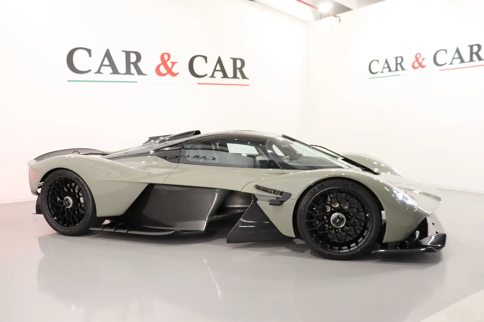 2023 Aston Martin Valkyrie, 8/15