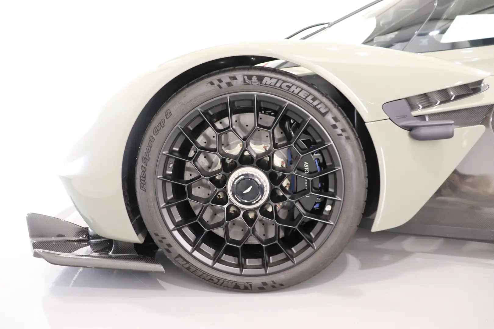 2023 Aston Martin Valkyrie, 9/15