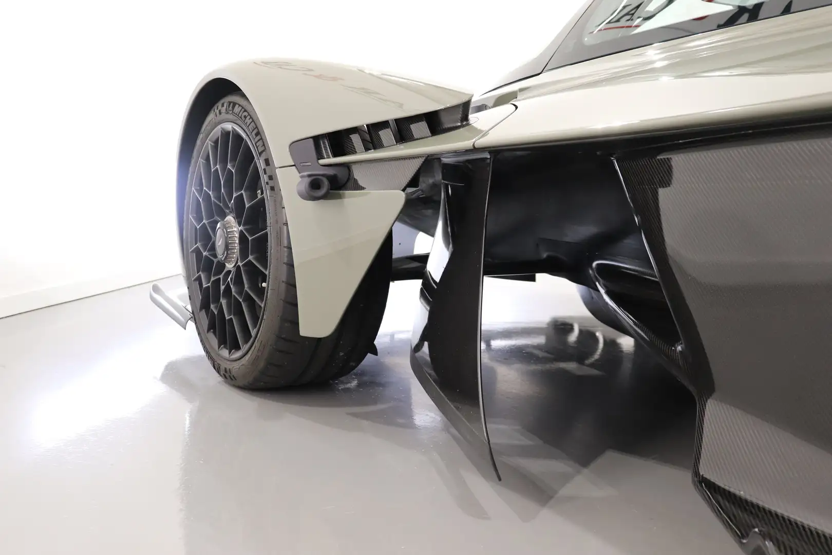 2023 Aston Martin Valkyrie, 10/15