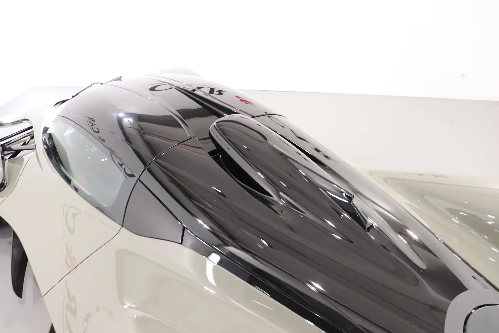 2023 Aston Martin Valkyrie, 14/15