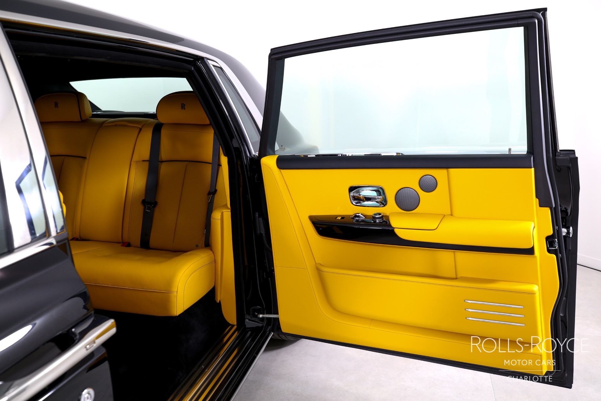 2024 ROLLS-ROYCE PHANTOM EWB, 17/20