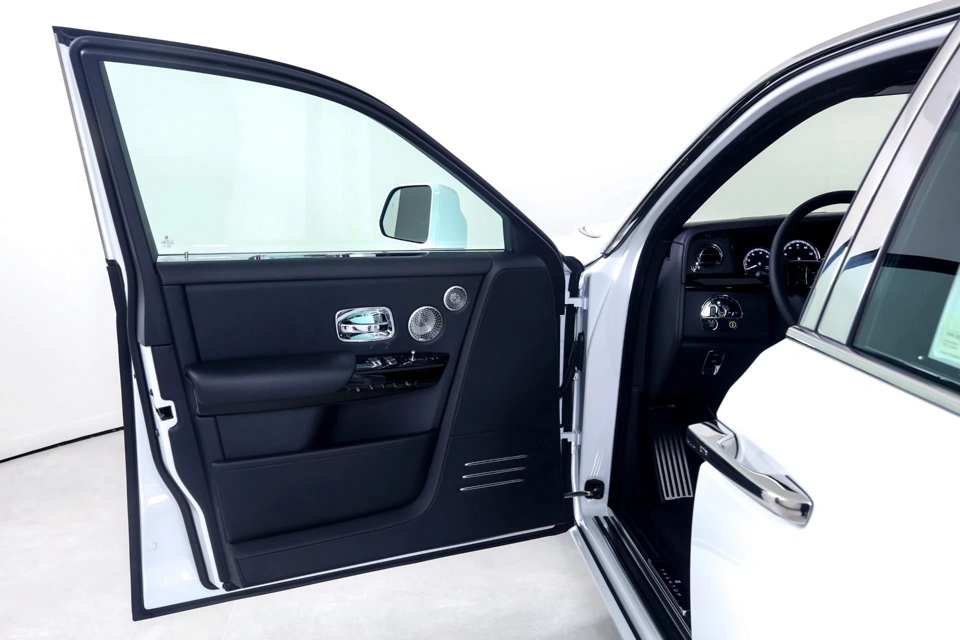 2023 Rolls-Royce Phantom interior, door panel