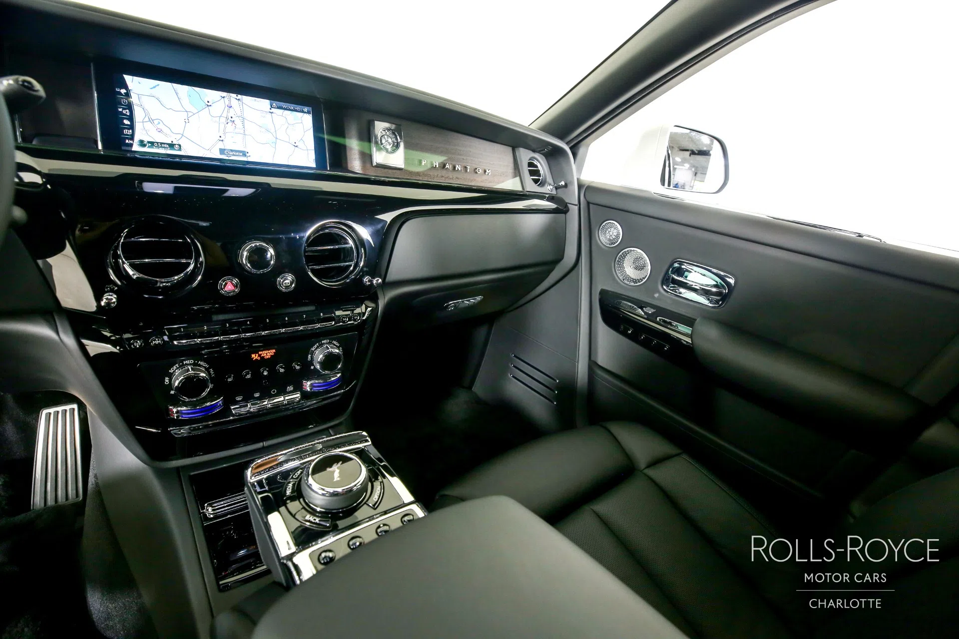 2023 Rolls-Royce Phantom interior, dashboard