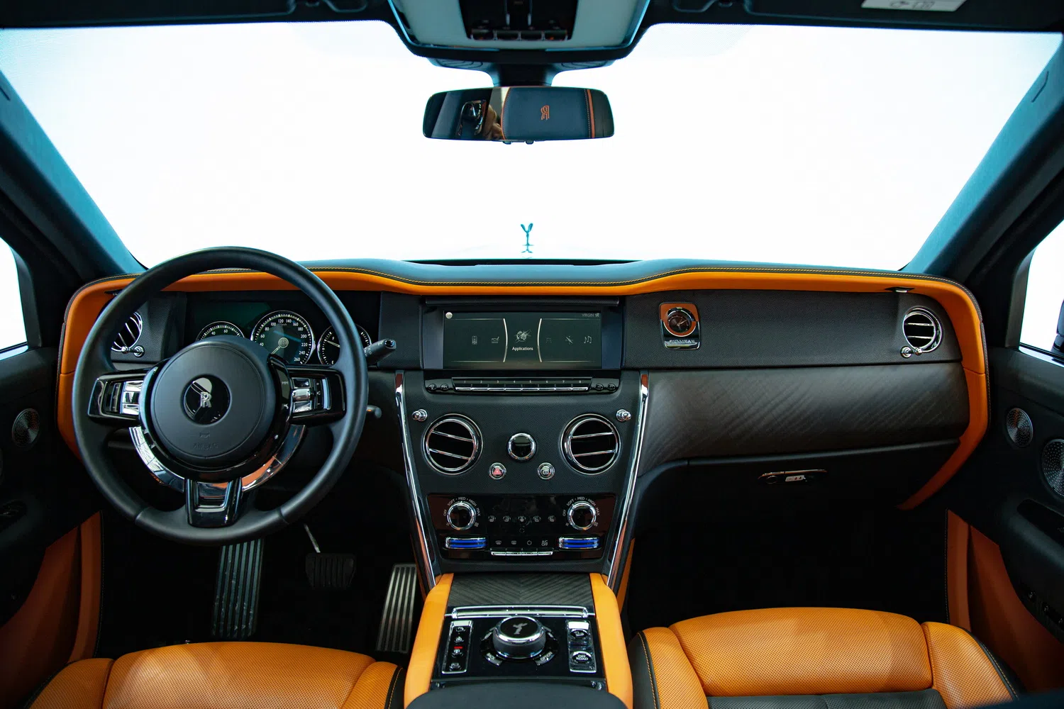 2019 Rolls-Royce Cullinan interior, dashboard