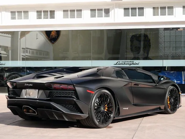 2019 Lamborghini Aventador S Roadster, 2/20