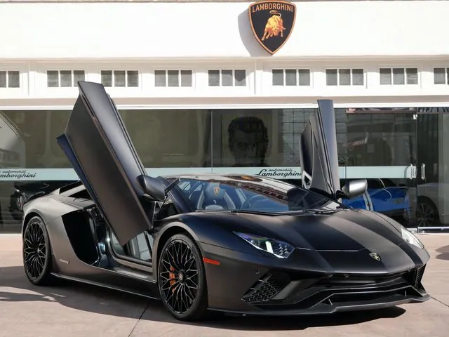 2019 Lamborghini Aventador S Roadster, 15/20