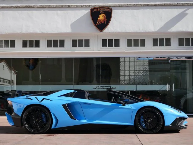 2017 Lamborghini Aventador Roadster, 2/20