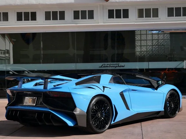 2017 Lamborghini Aventador Roadster, 3/20