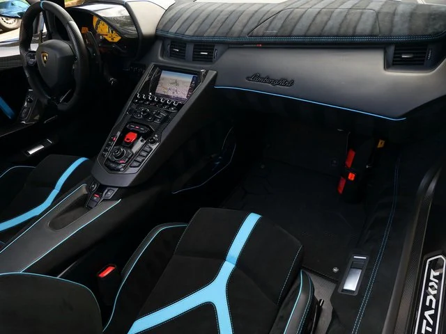 2017 Lamborghini Aventador Roadster, 8/20