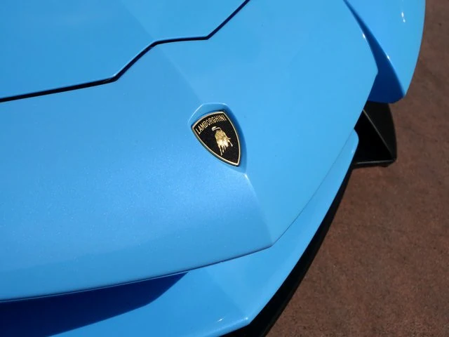 2017 Lamborghini Aventador Roadster, 19/20