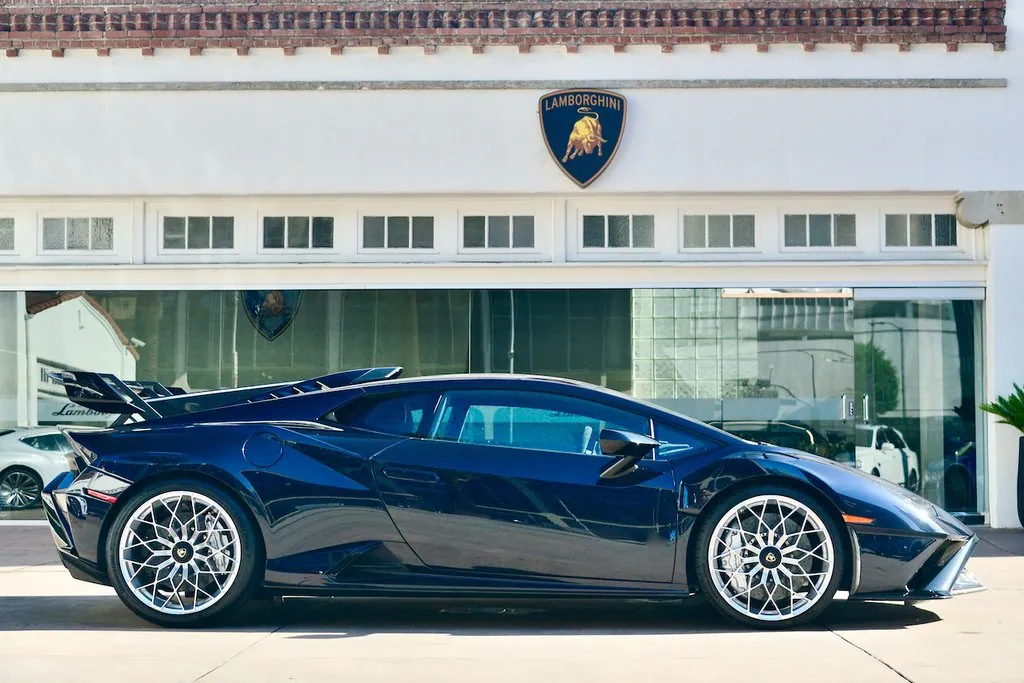 2023 Lamborghini Huracán STO