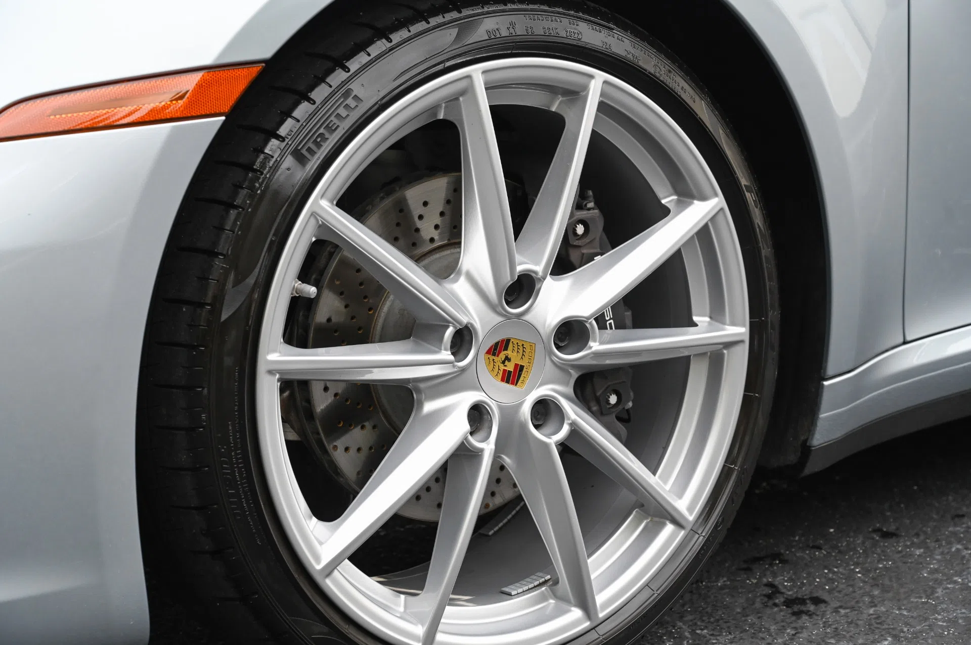 2022 Porsche 911 Carrera wheel
