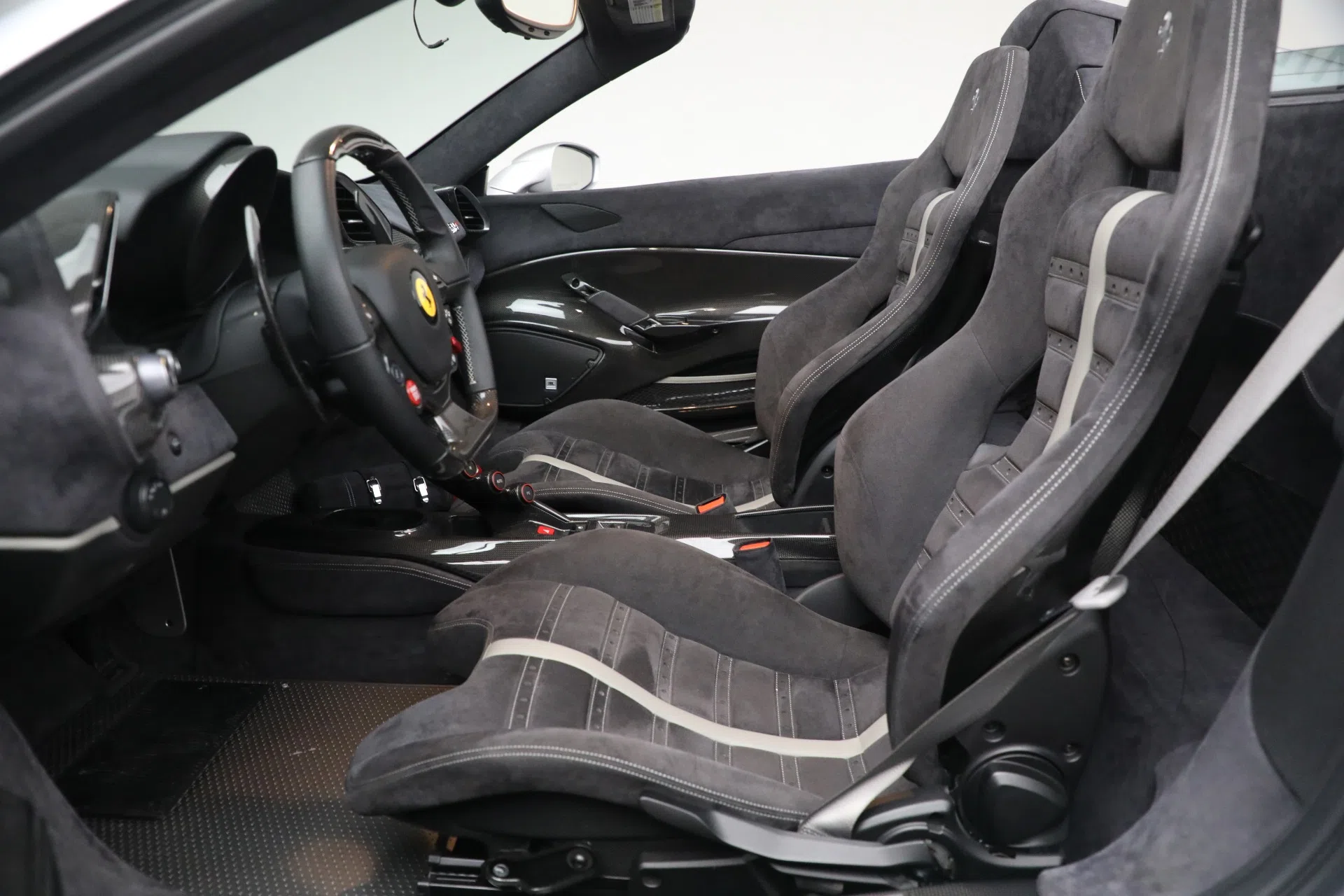 Ferrari 488 Pista Spider interior, seats