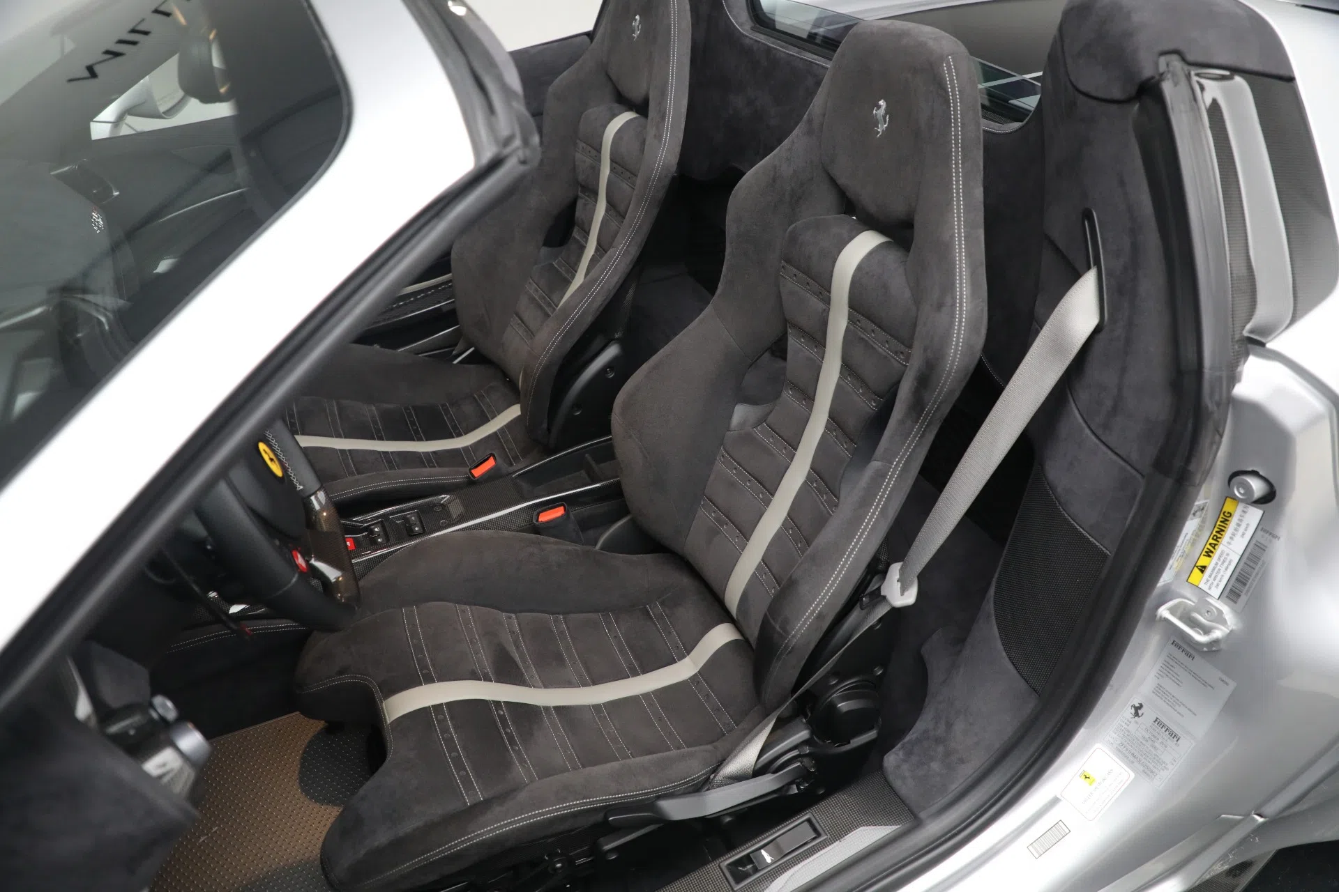 Ferrari 488 Pista Spider interior, seats