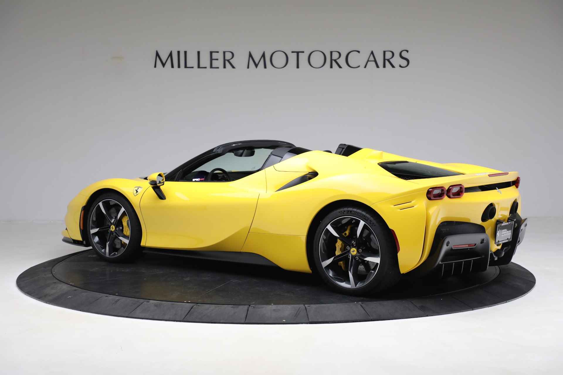 2022 Ferrari SF90 Spider, 5/18