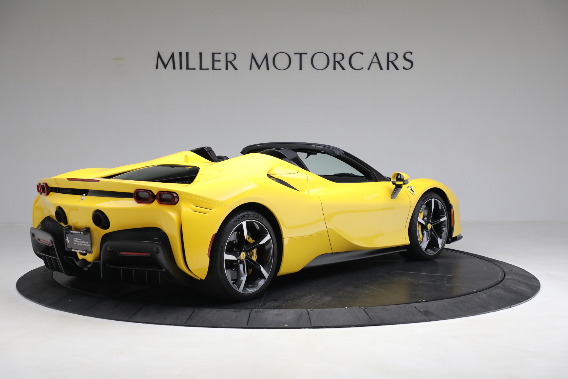 2022 Ferrari SF90 Spider, 7/18