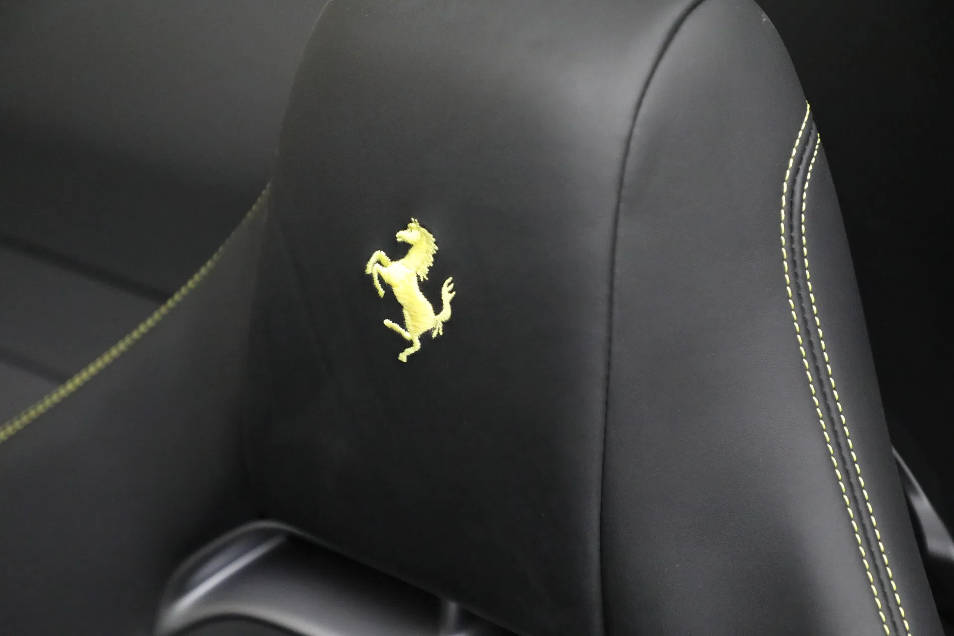 2022 Ferrari SF90 Spider interior, Nero