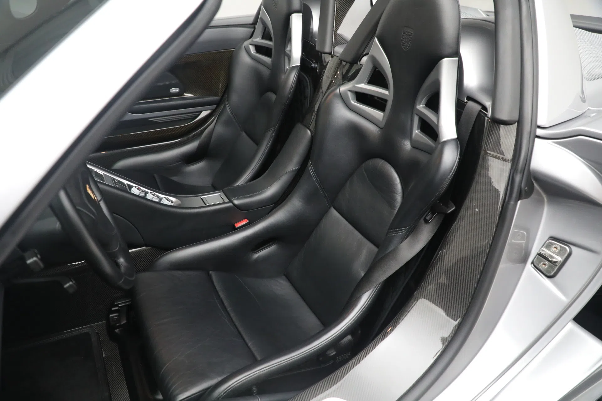 2005 Porsche Carrera GT interior, seats
