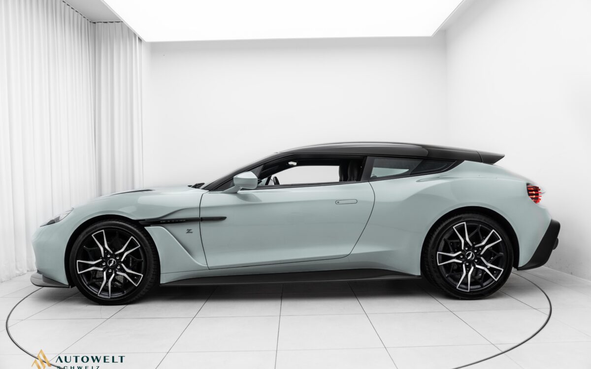 2023 Aston Martin Vanquish Zagato Shooting Brake, 2/5