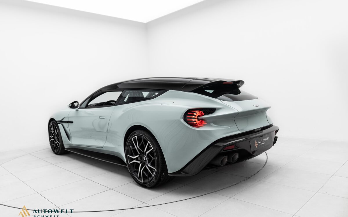 2023 Aston Martin Vanquish Zagato Shooting Brake, 3/5