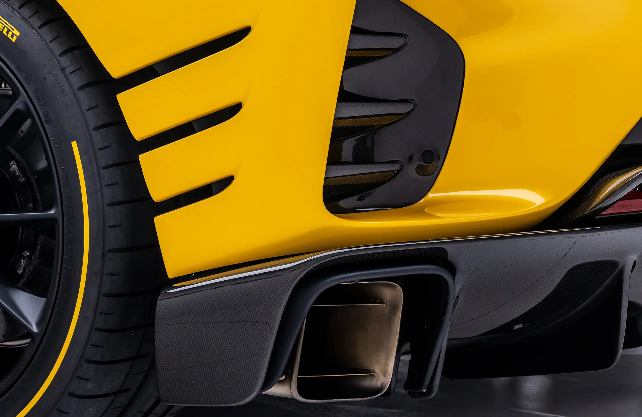 2023 Ferrari 812 Competizione A, 17/20